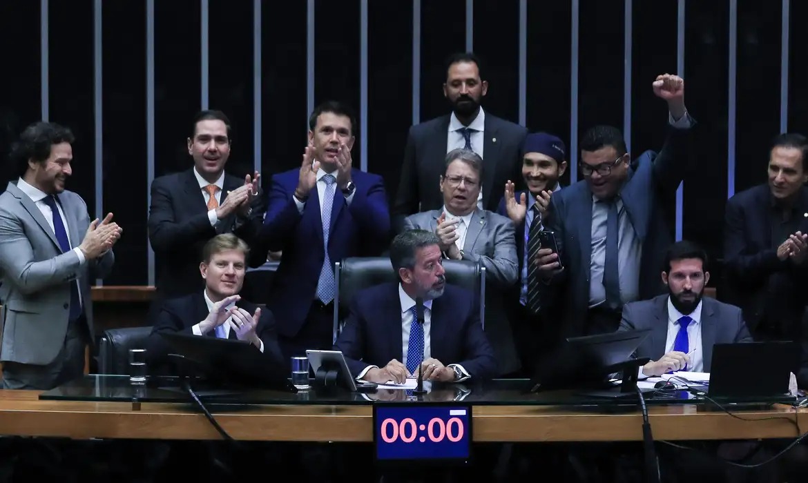 CÂMARA APROVA PROJETO QUE REFORMULA PERSE