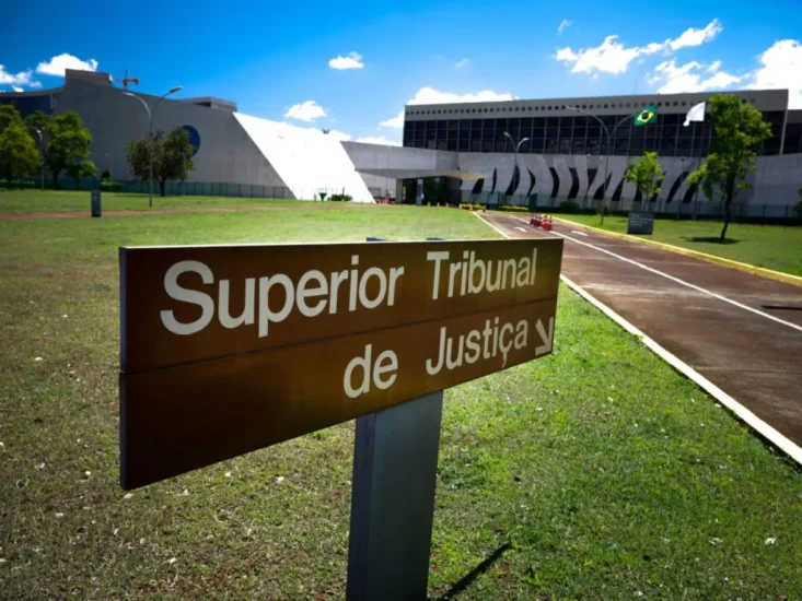 STJ afeta aos repetitivos dano presumido por desconto em benefício previdenciário