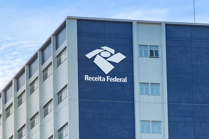 Receita consegue reduzir autuações e manter valor cobrado em R$ 221 bi